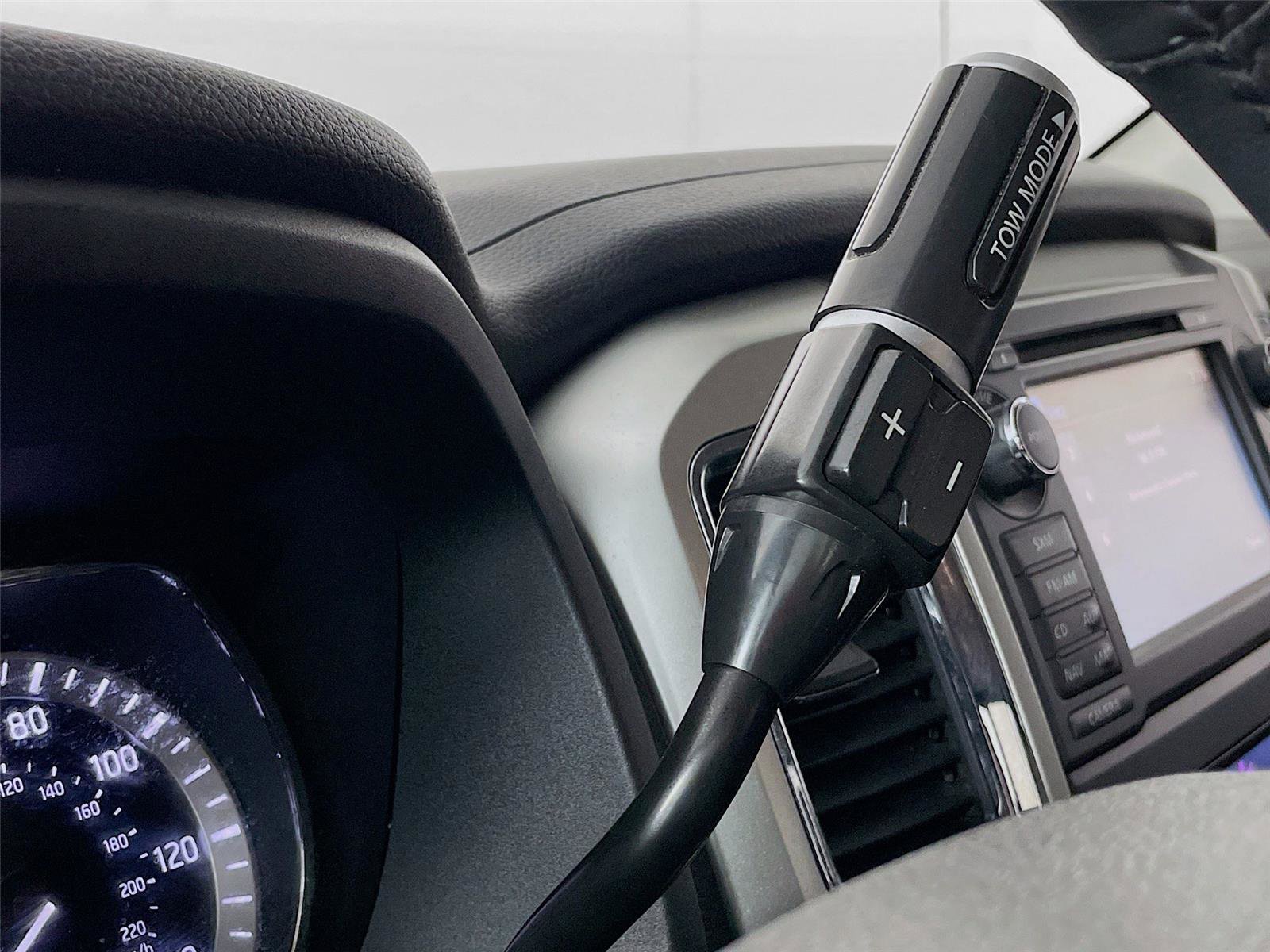 Used 2018 Nissan Titan SV w/ SV Convenience Package image 20