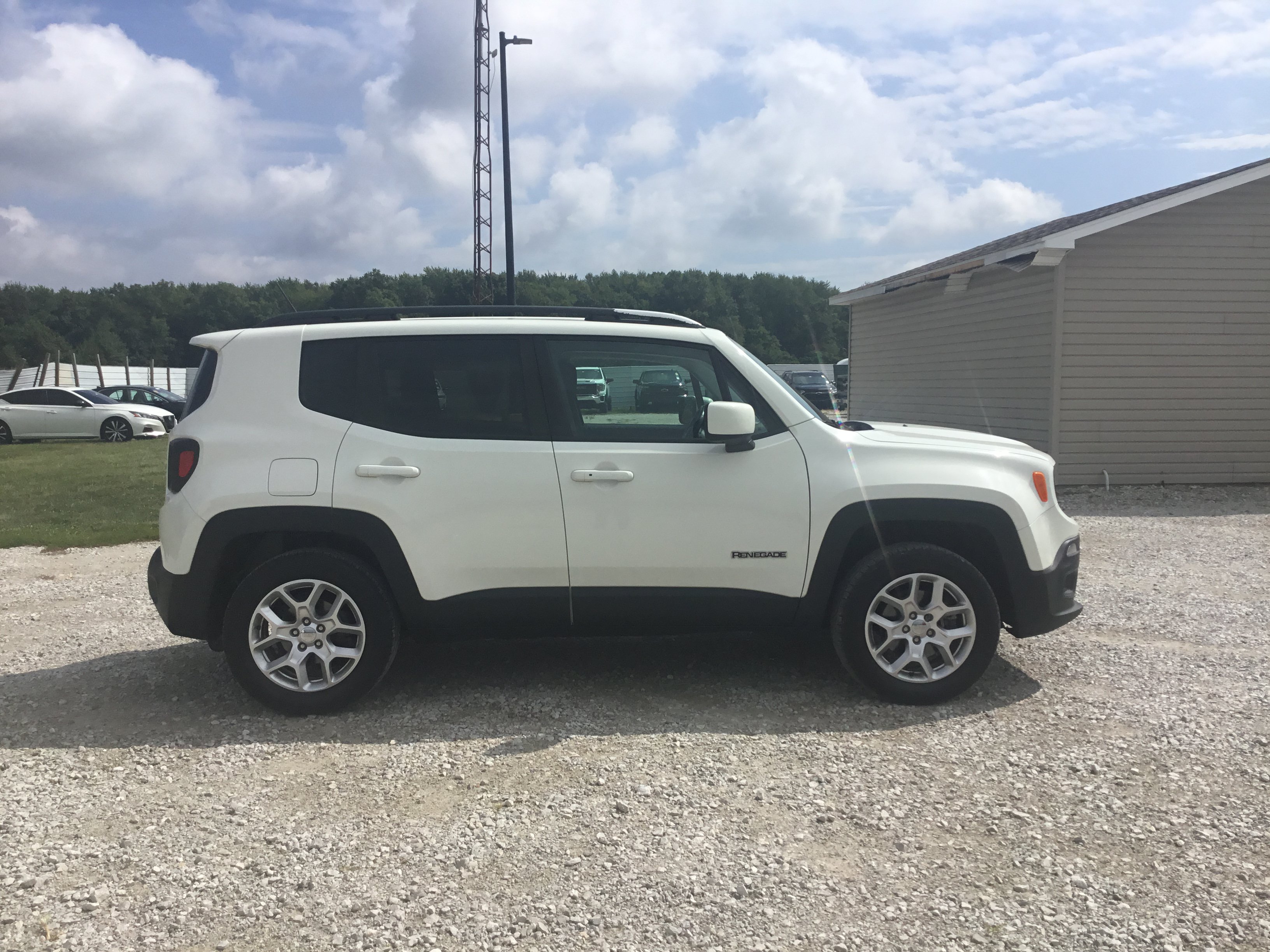 Used 2017 Jeep Renegade Latitude AWD/4WD image 2