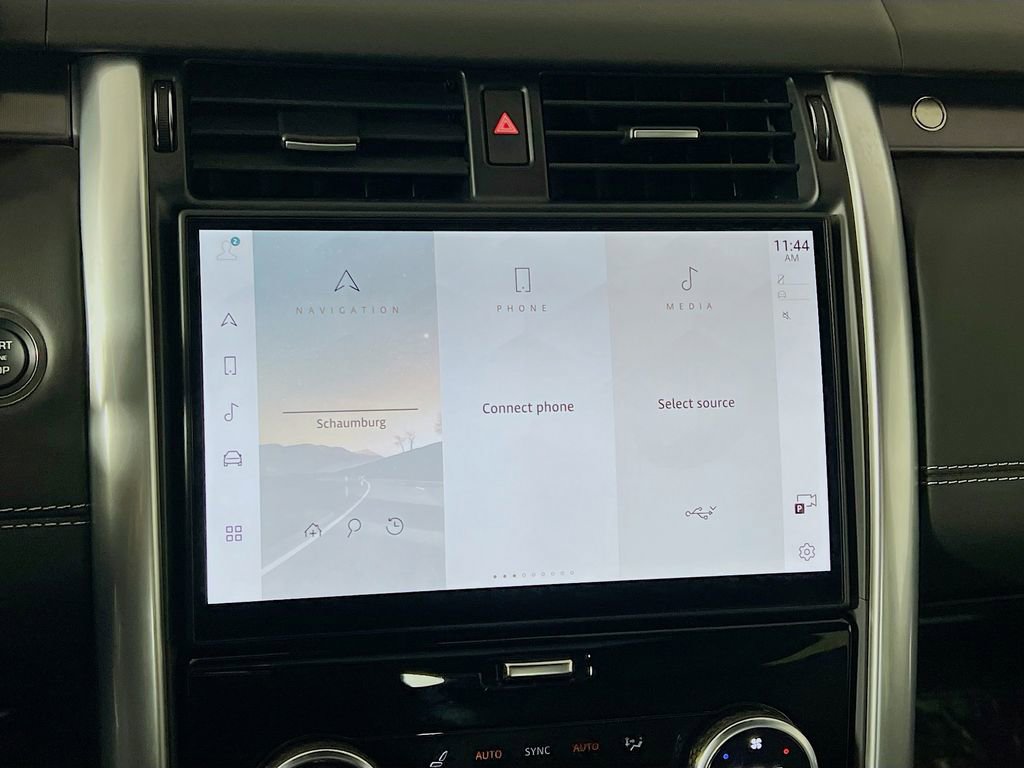 Used 2025 Land Rover Discovery Metropolitan Edition image 15