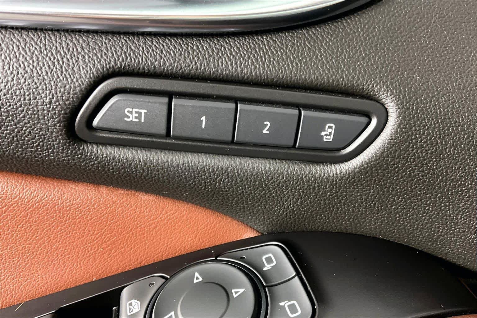 Used 2020 Buick Enclave Avenir w/ Avenir Technology Package AWD/4WD image 35