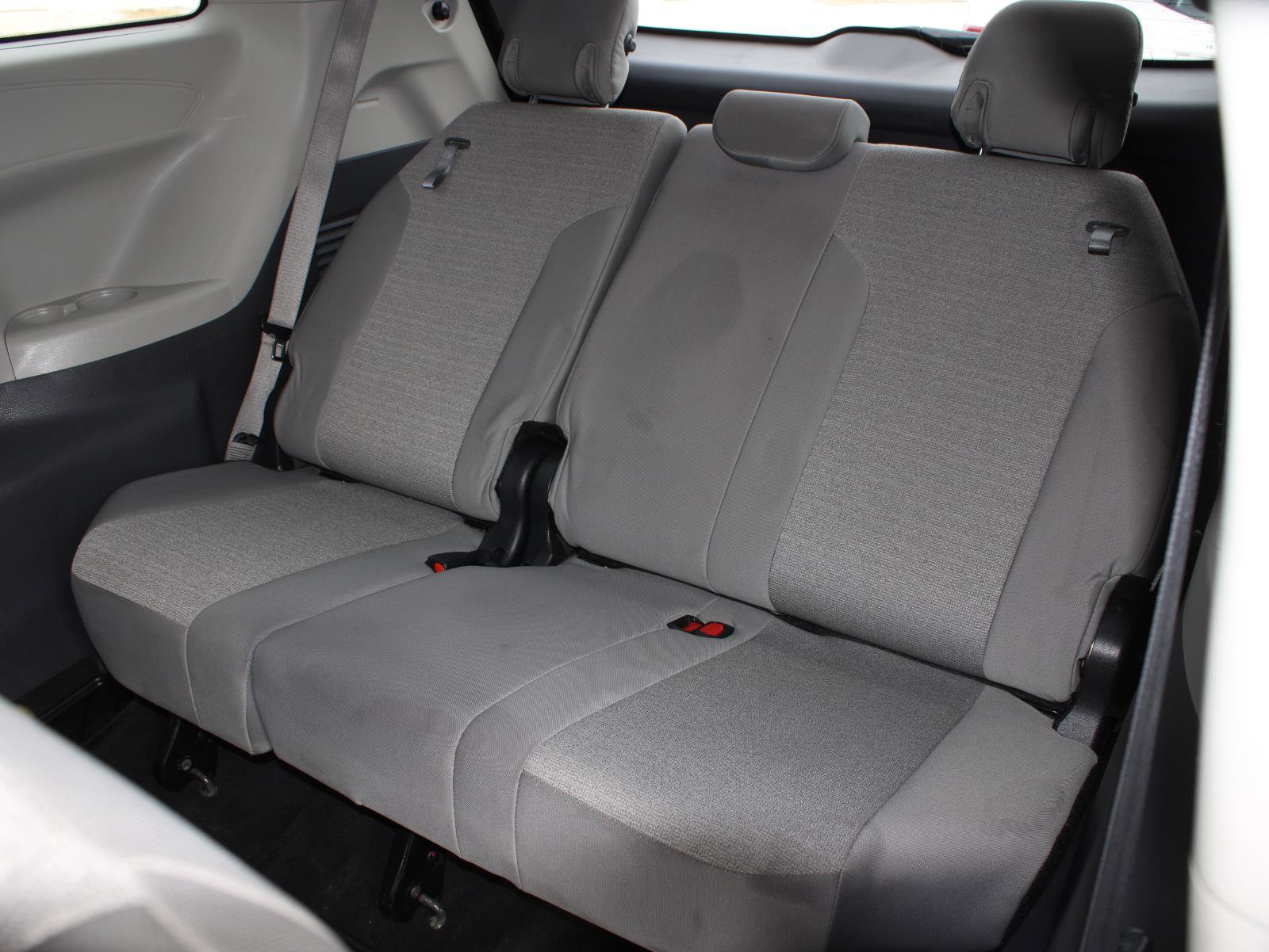 Used 2024 Toyota Sienna LE w/ LE Plus Package image 16