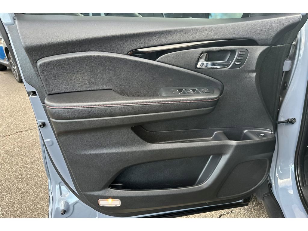 Used 2023 Honda Ridgeline Black Edition image 11