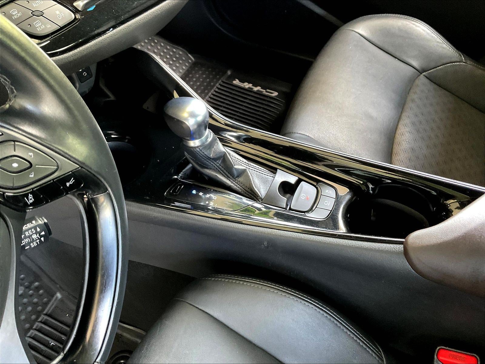 Used 2019 Toyota C-HR Limited FWD image 17