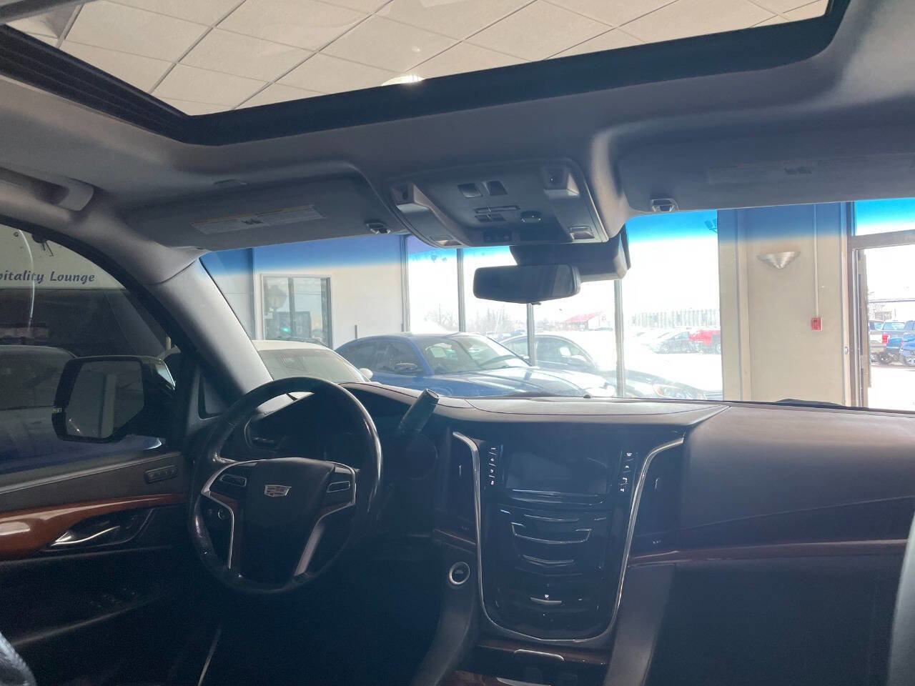 Used 2018 Cadillac Escalade ESV Luxury AWD/4WD image 30