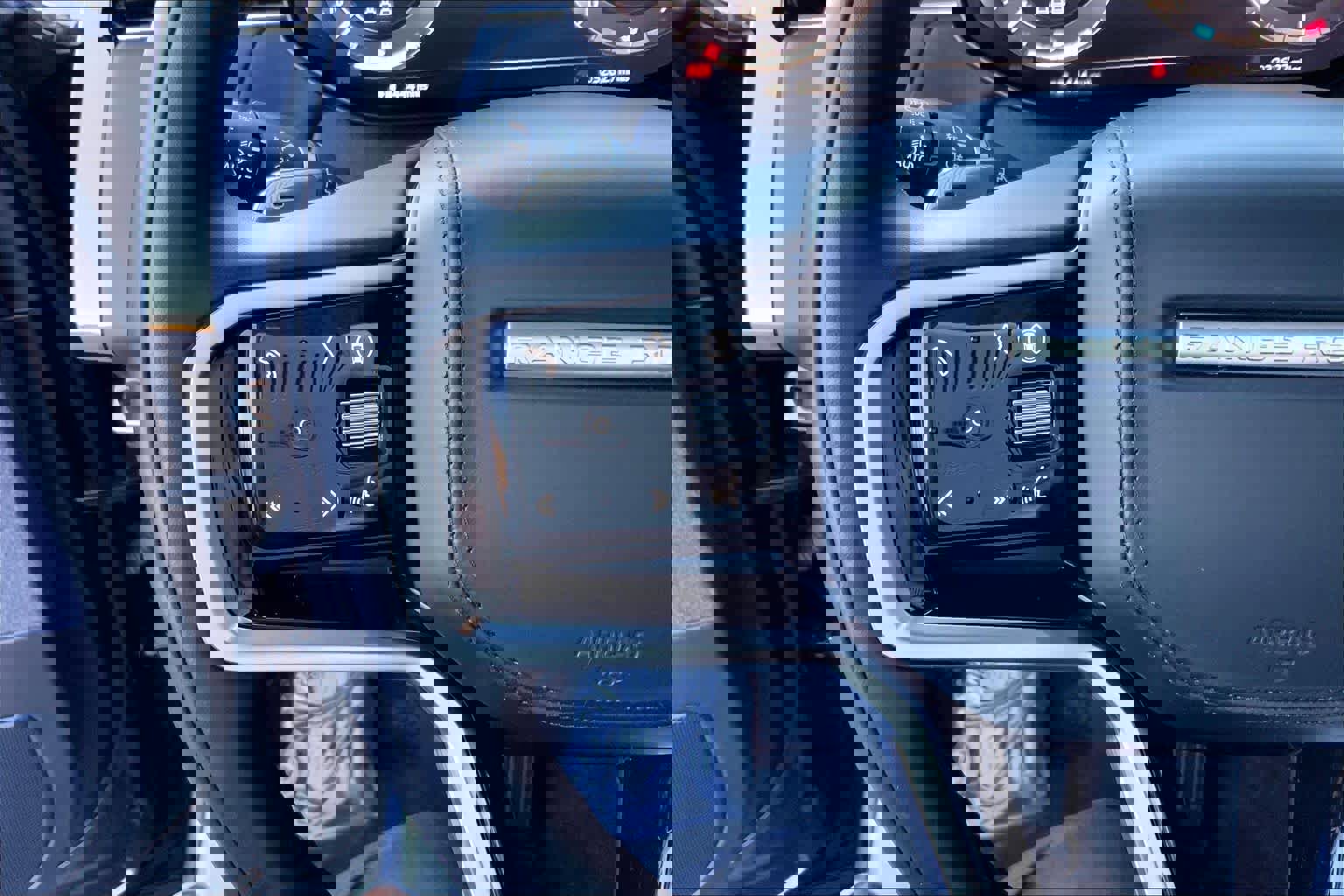 Used 2024 Land Rover Range Rover Sport SE image 22