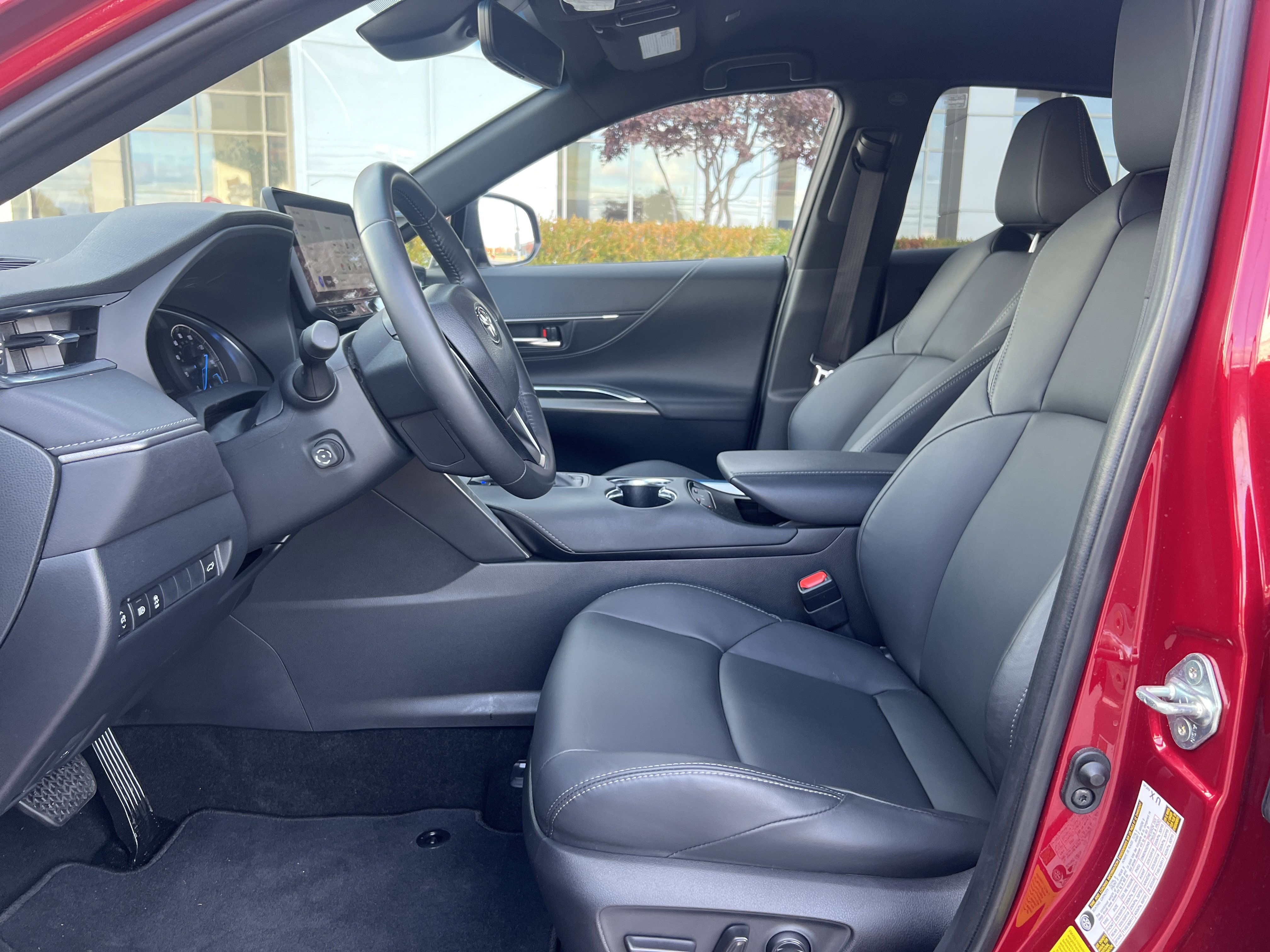 Certified 2024 Toyota Venza XLE image 3