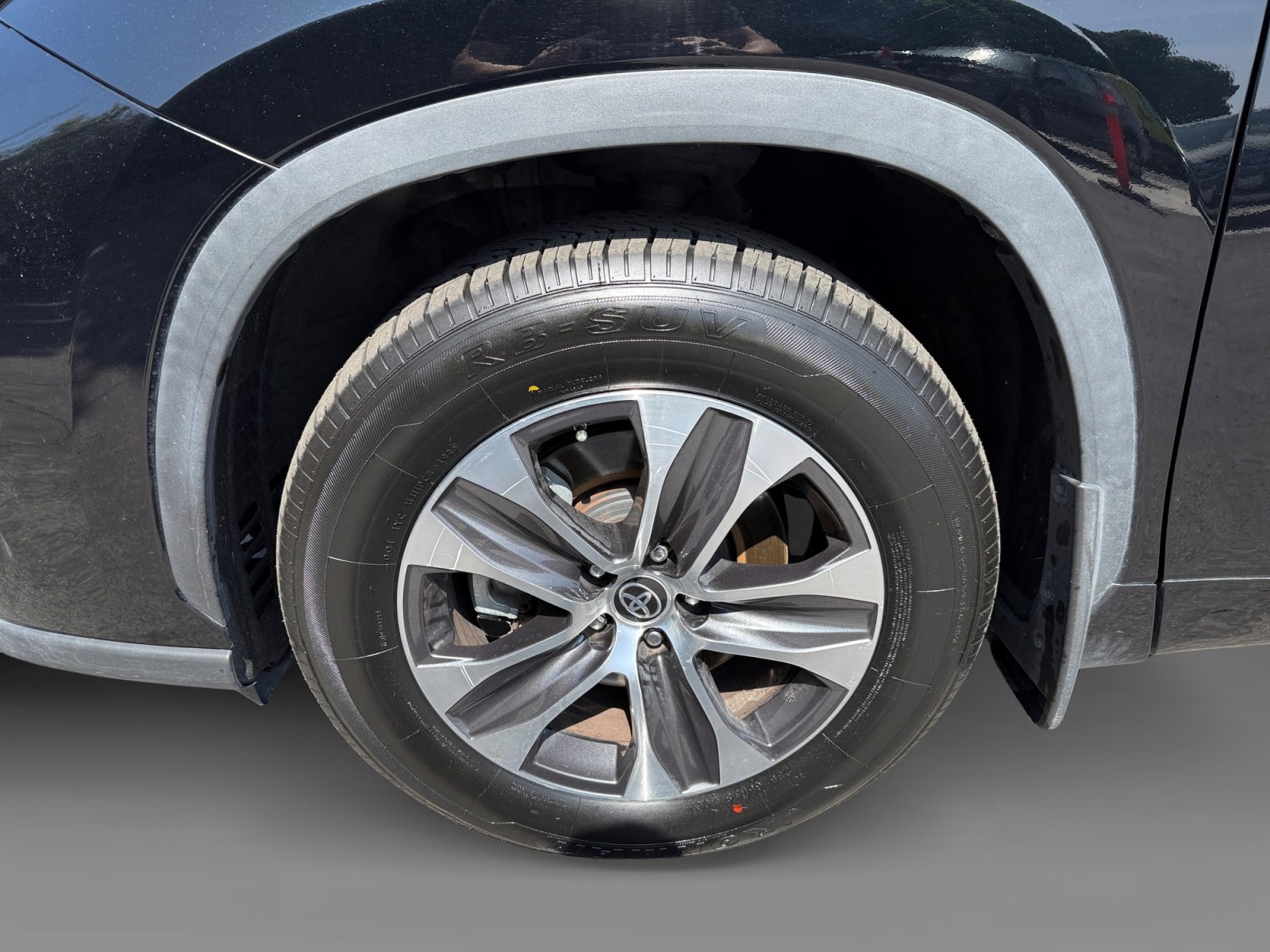 Used 2022 Toyota Highlander XLE AWD/4WD image 9