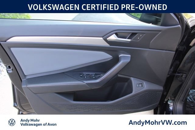 Used 2025 Volkswagen Jetta SE FWD image 18