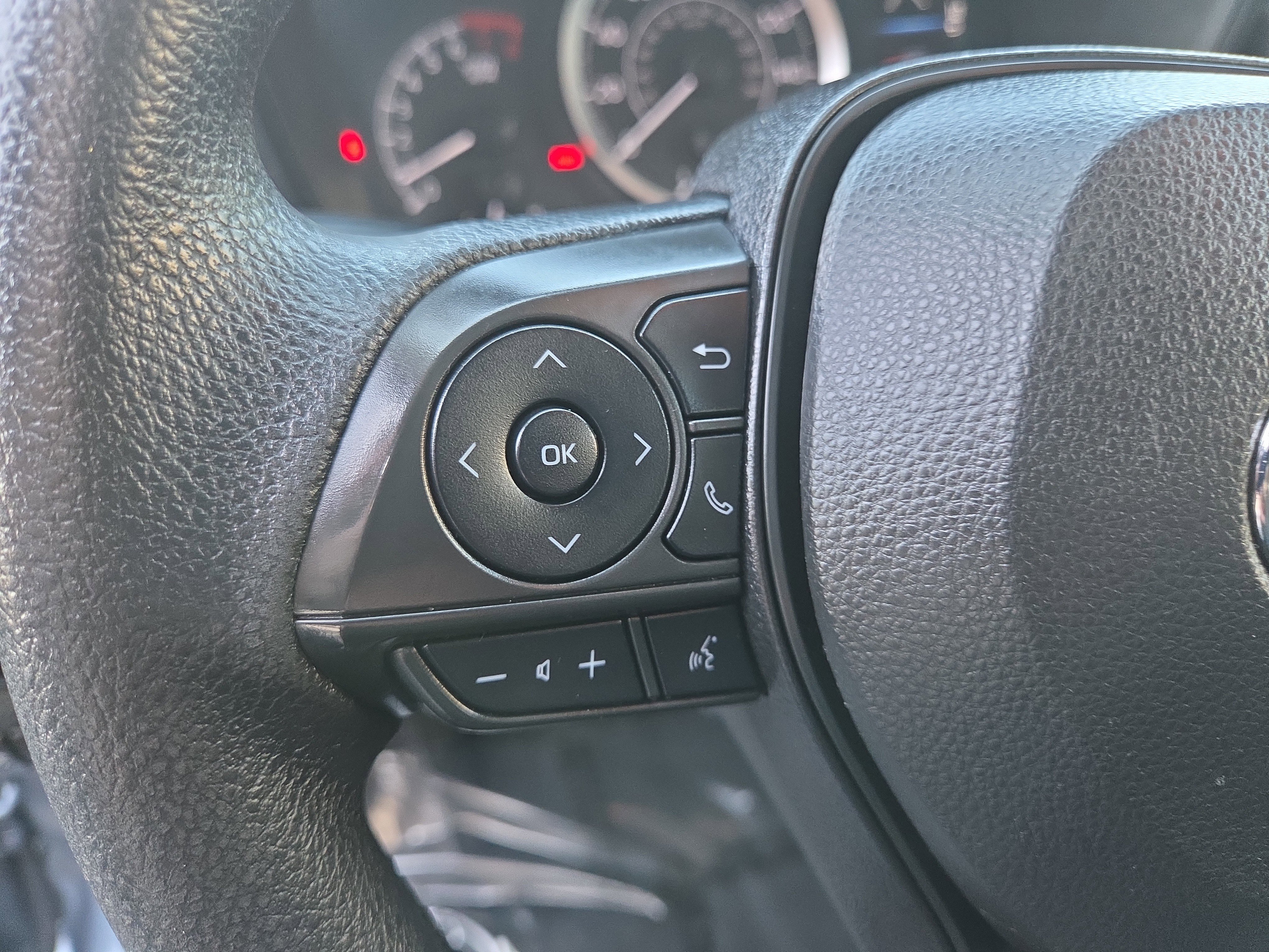 Used 2022 Toyota Corolla LE image 25