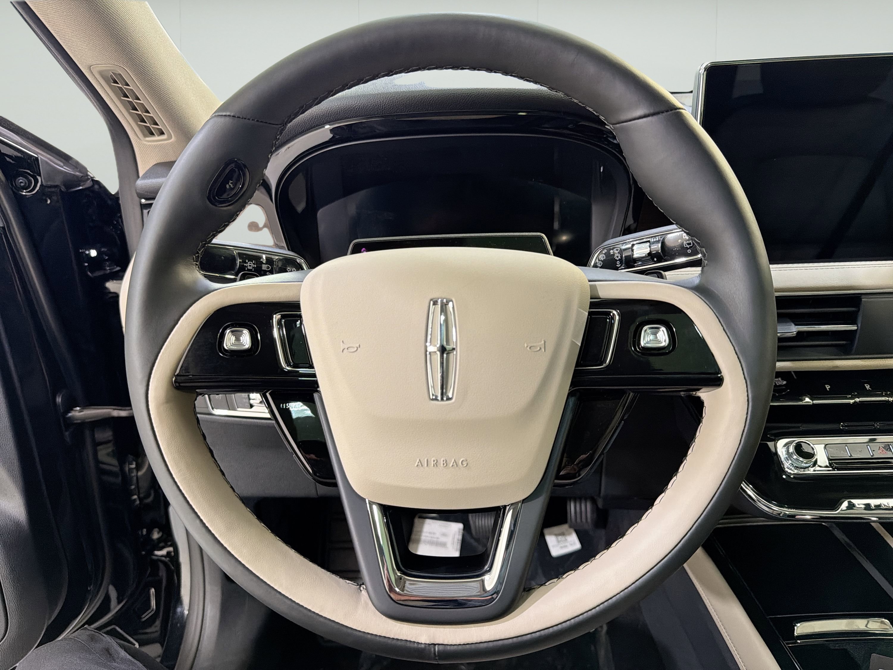 New 2026 Lincoln Corsair Reserve FWD image 13