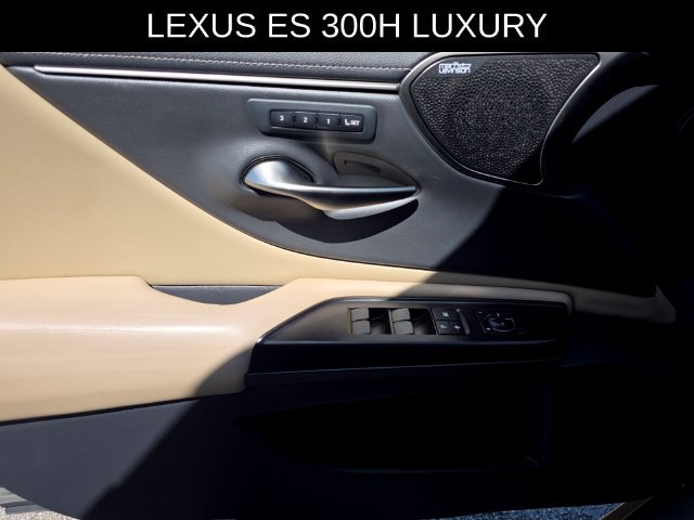 Used 2019 Lexus ES 300h w/ Accessory Package 2 FWD image 24