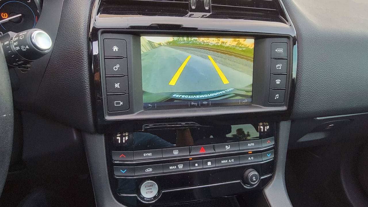 Used 2018 Jaguar F-PACE Premium AWD/4WD image 19