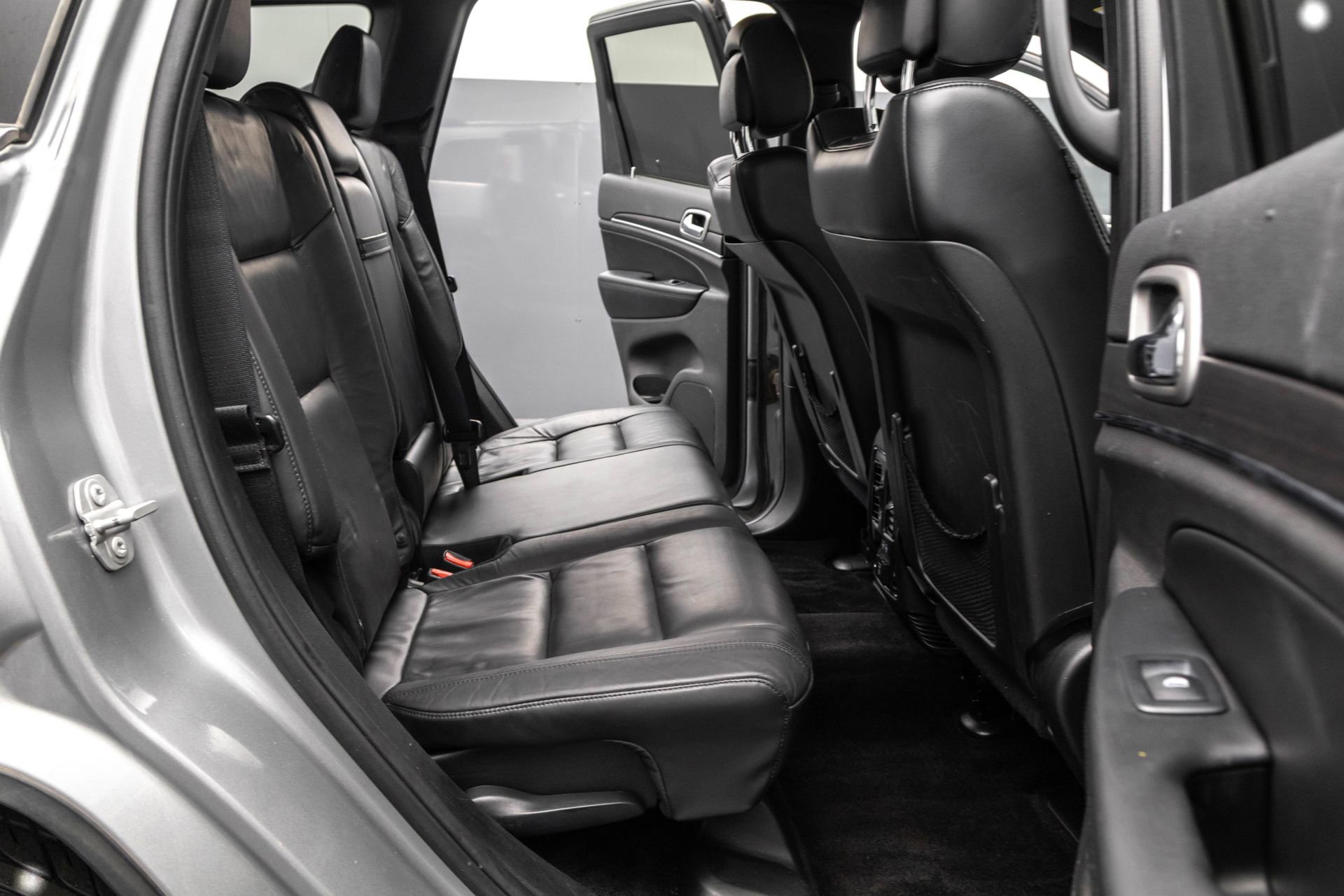 Used 2018 Jeep Grand Cherokee Limited image 32