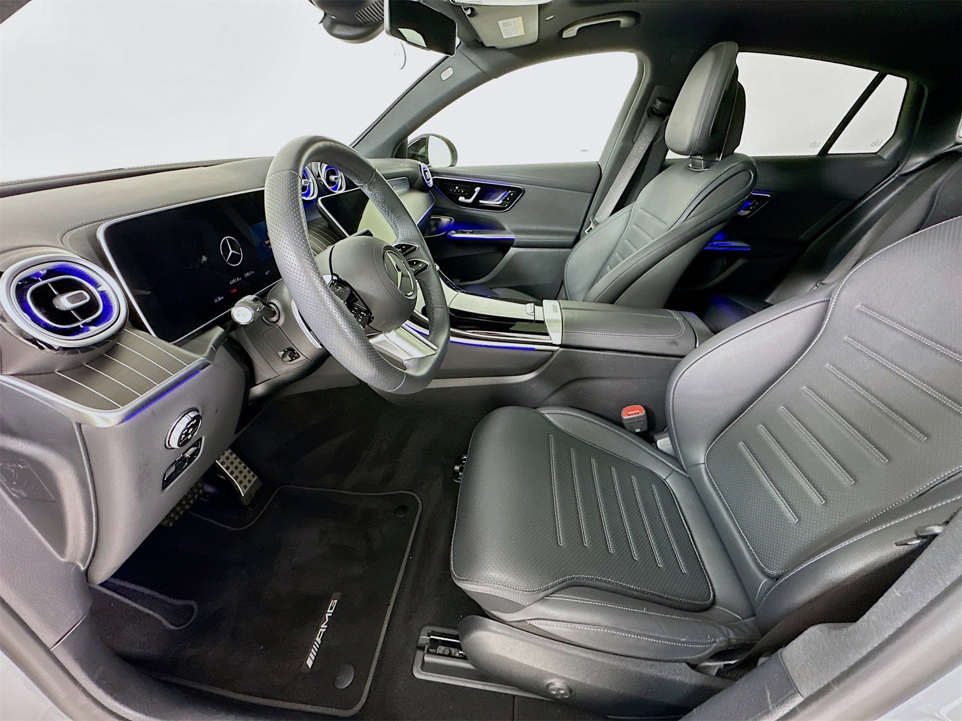 Used 2025 Mercedes-Benz GLC 300 4MATIC image 23