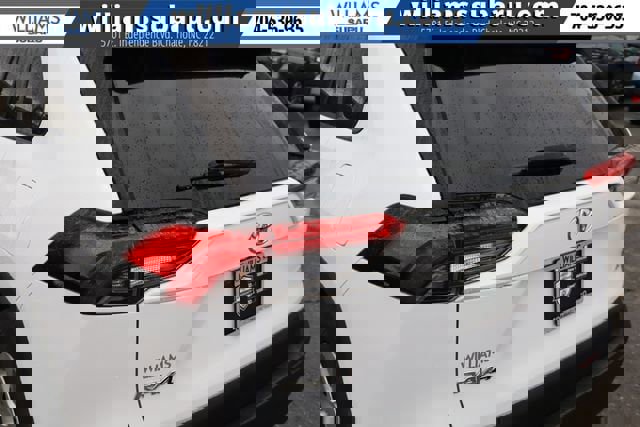 Used 2021 Toyota RAV4 LE image 13