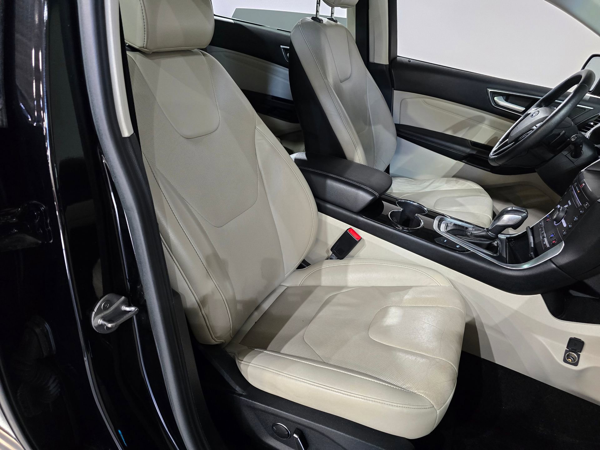 Used 2016 Ford Edge Titanium w/ Equipment Group 302A image 46