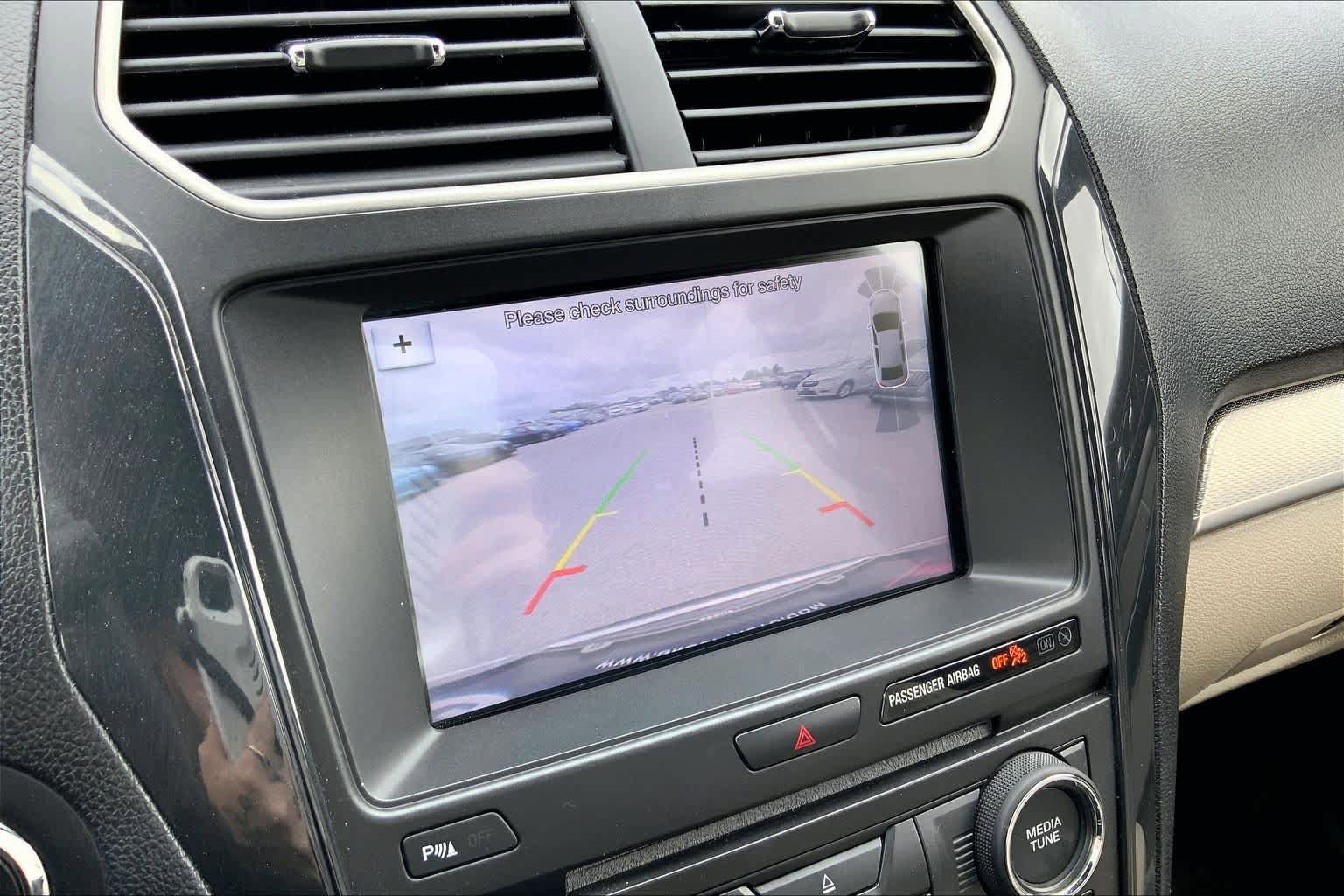 Used 2018 Ford Explorer XLT w/ Equipment Group 202A FWD image 26