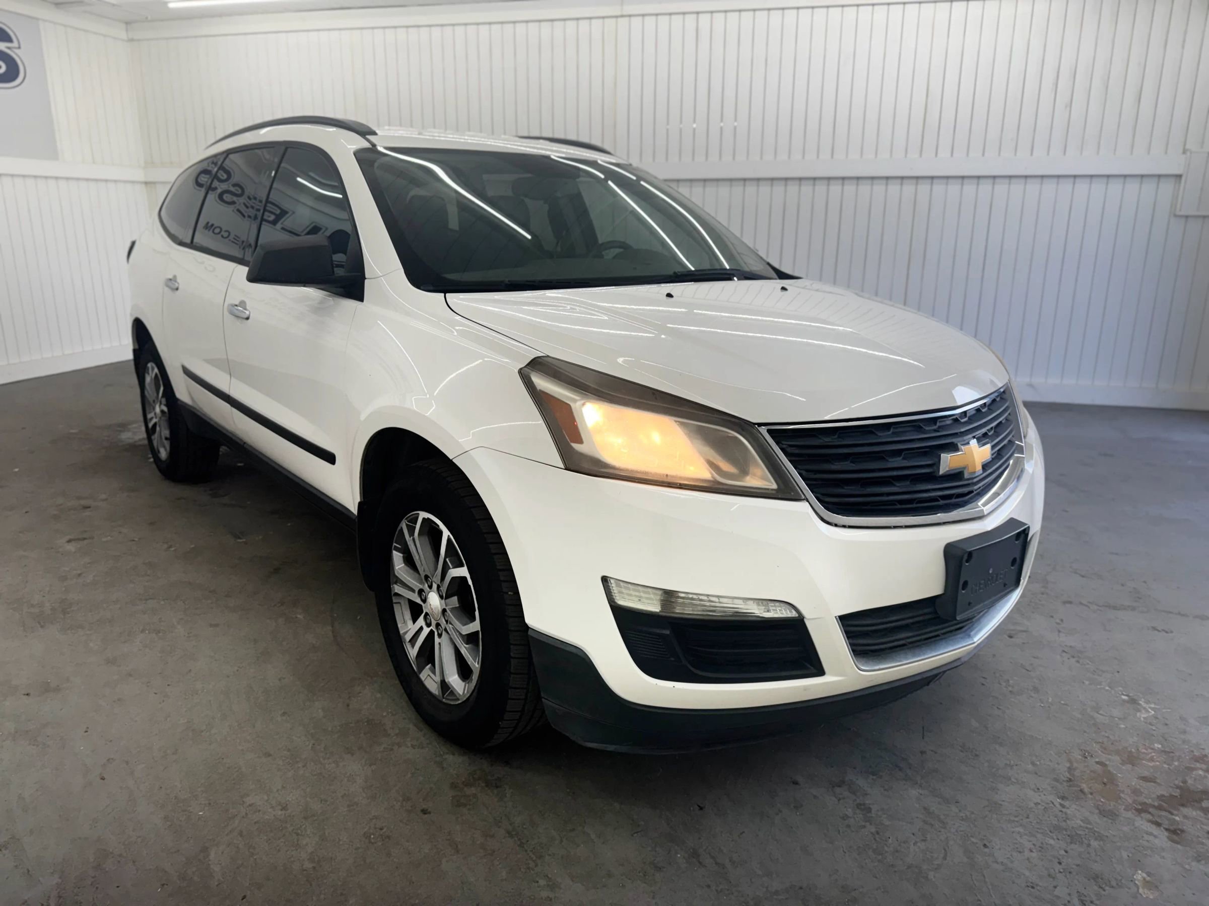 Used 2015 Chevrolet Traverse LS FWD image 3