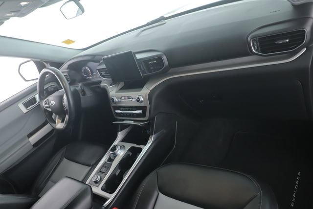 Used 2023 Ford Explorer XLT w/ Equipment Group 202A AWD/4WD image 30