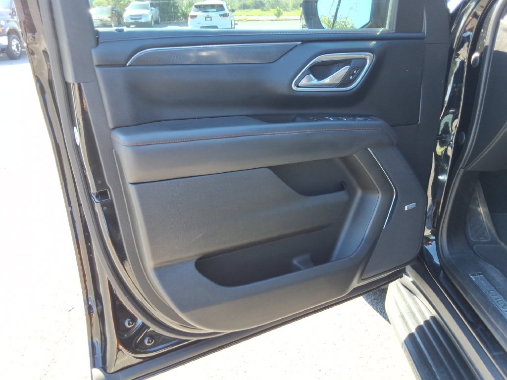 Used 2022 Chevrolet Suburban RST w/ Sport Performance Package AWD/4WD image 22