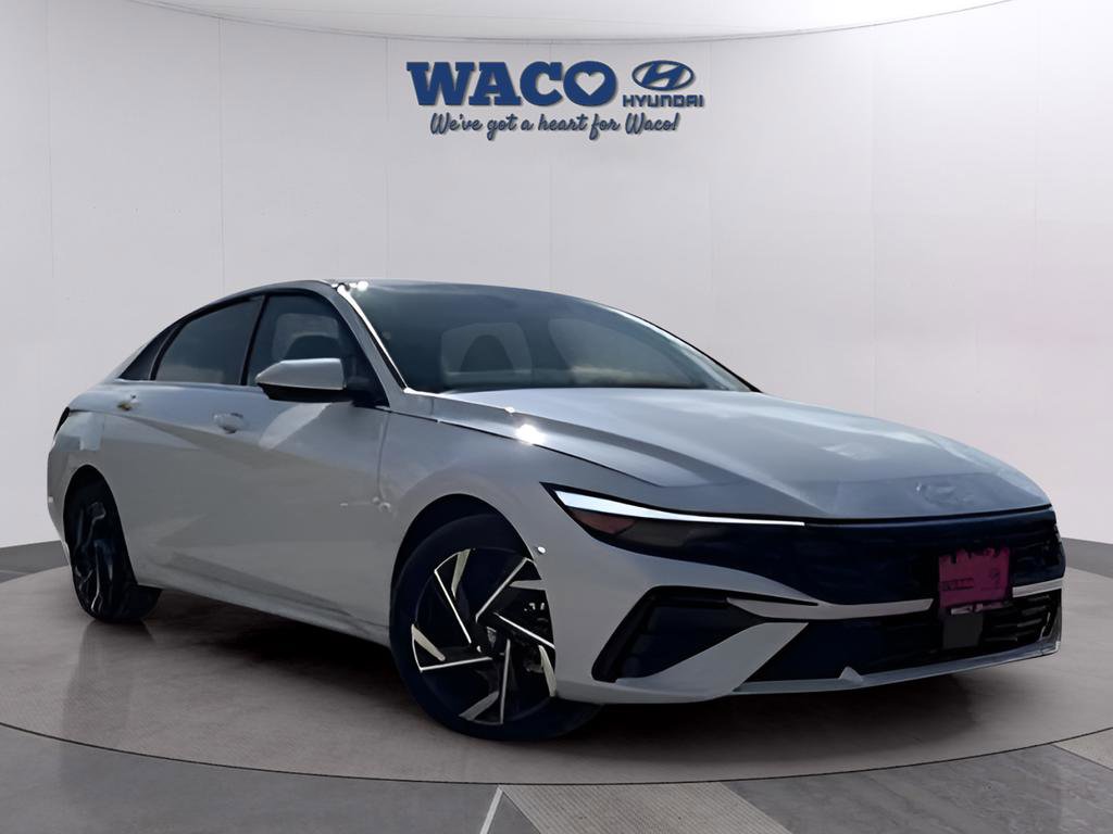 Used 2025 Hyundai Elantra Sport image 3