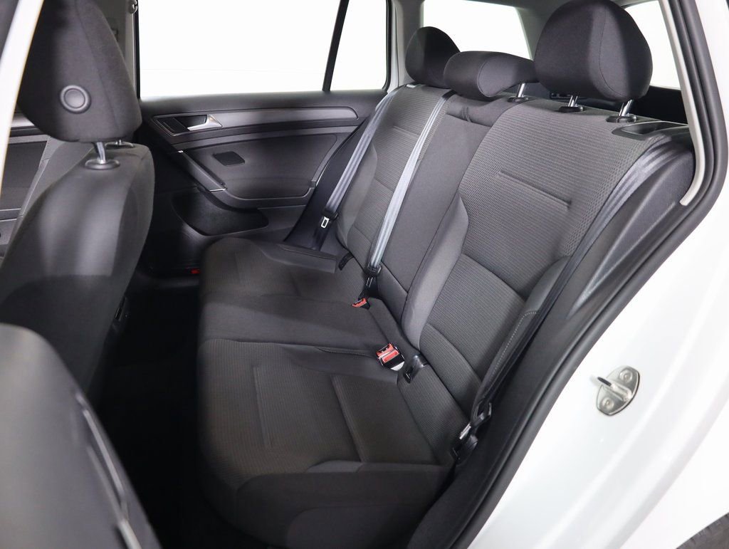 Used 2018 Volkswagen Golf S image 33