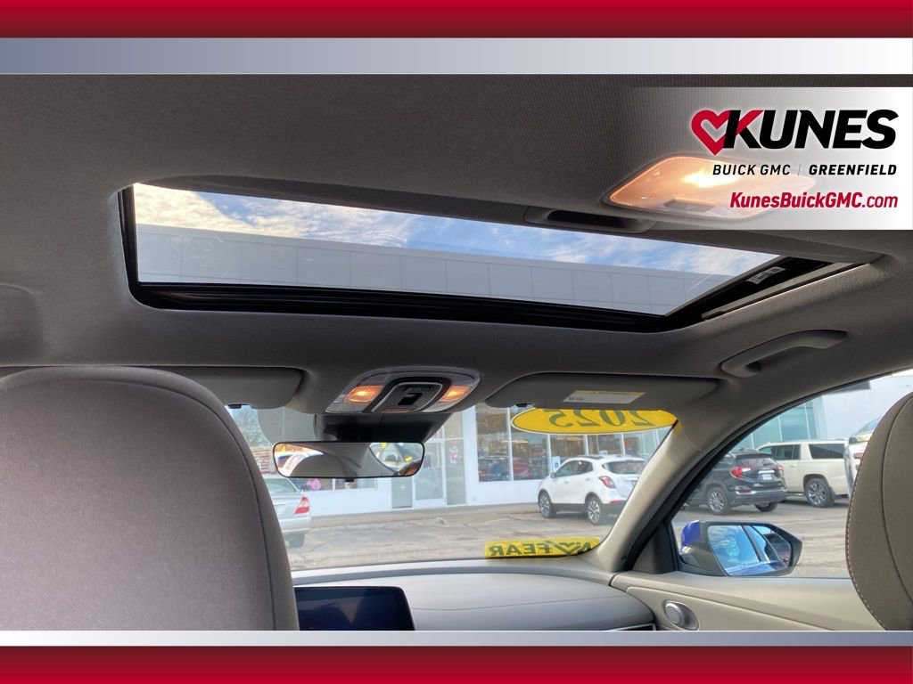 Used 2025 Hyundai Elantra SEL image 39