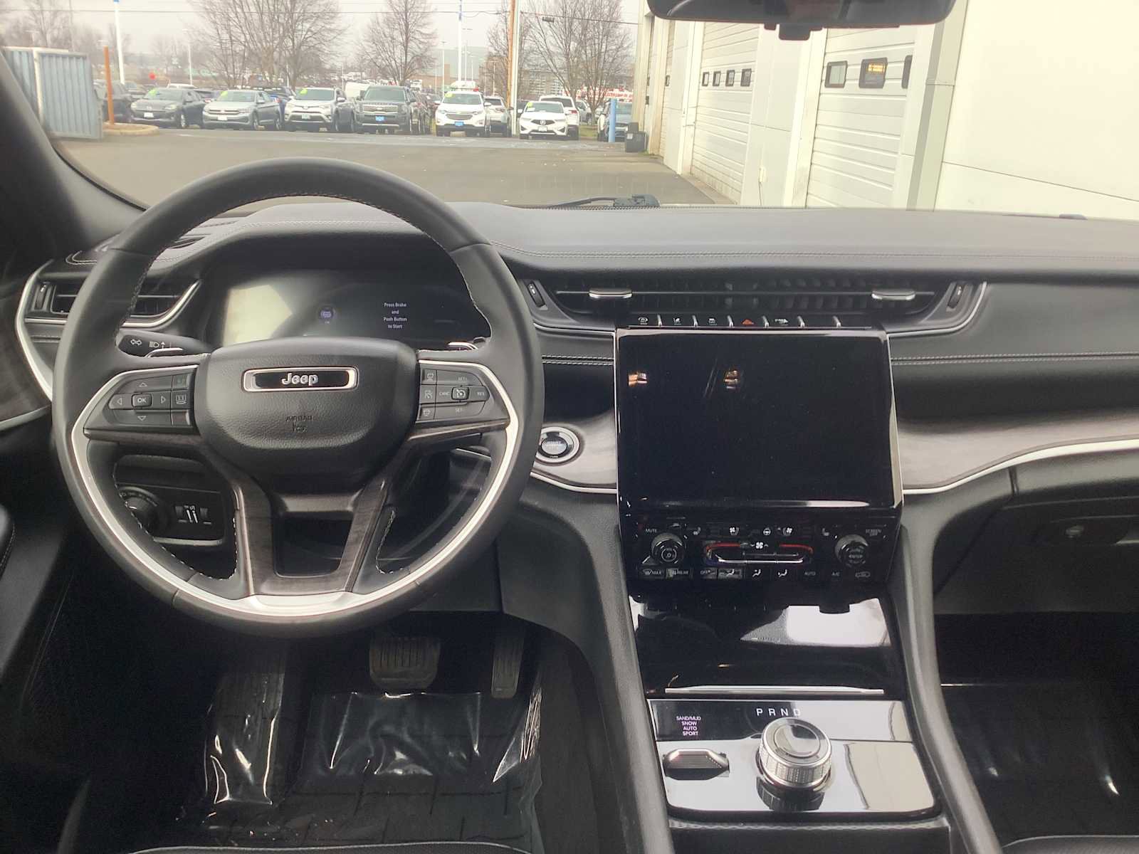 Used 2024 Jeep Grand Cherokee L Limited w/ Luxury Tech Group II image 10