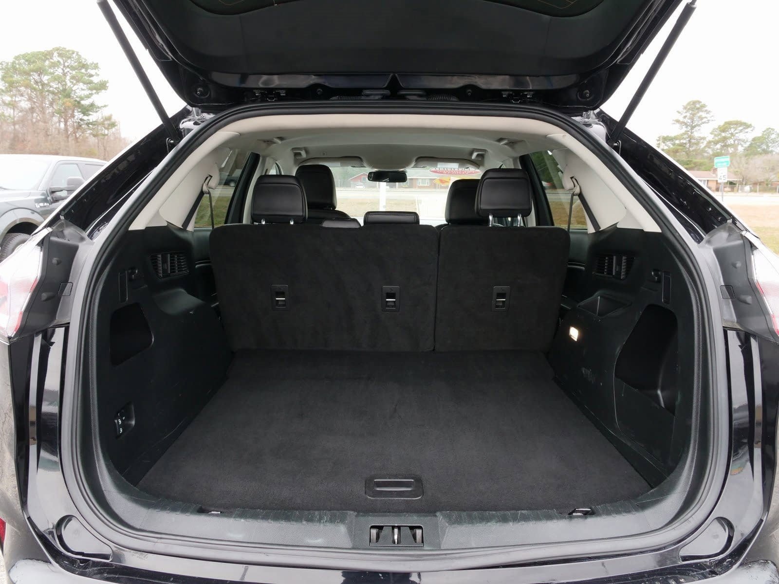 Used 2024 Ford Edge SEL image 14