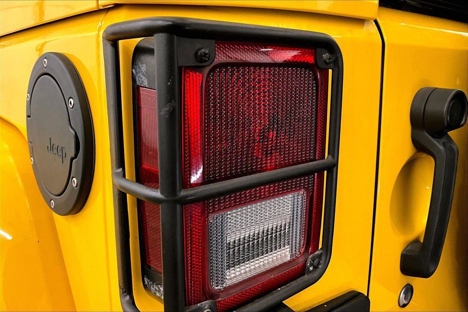 Used 2015 Jeep Wrangler Unlimited Sahara image 28