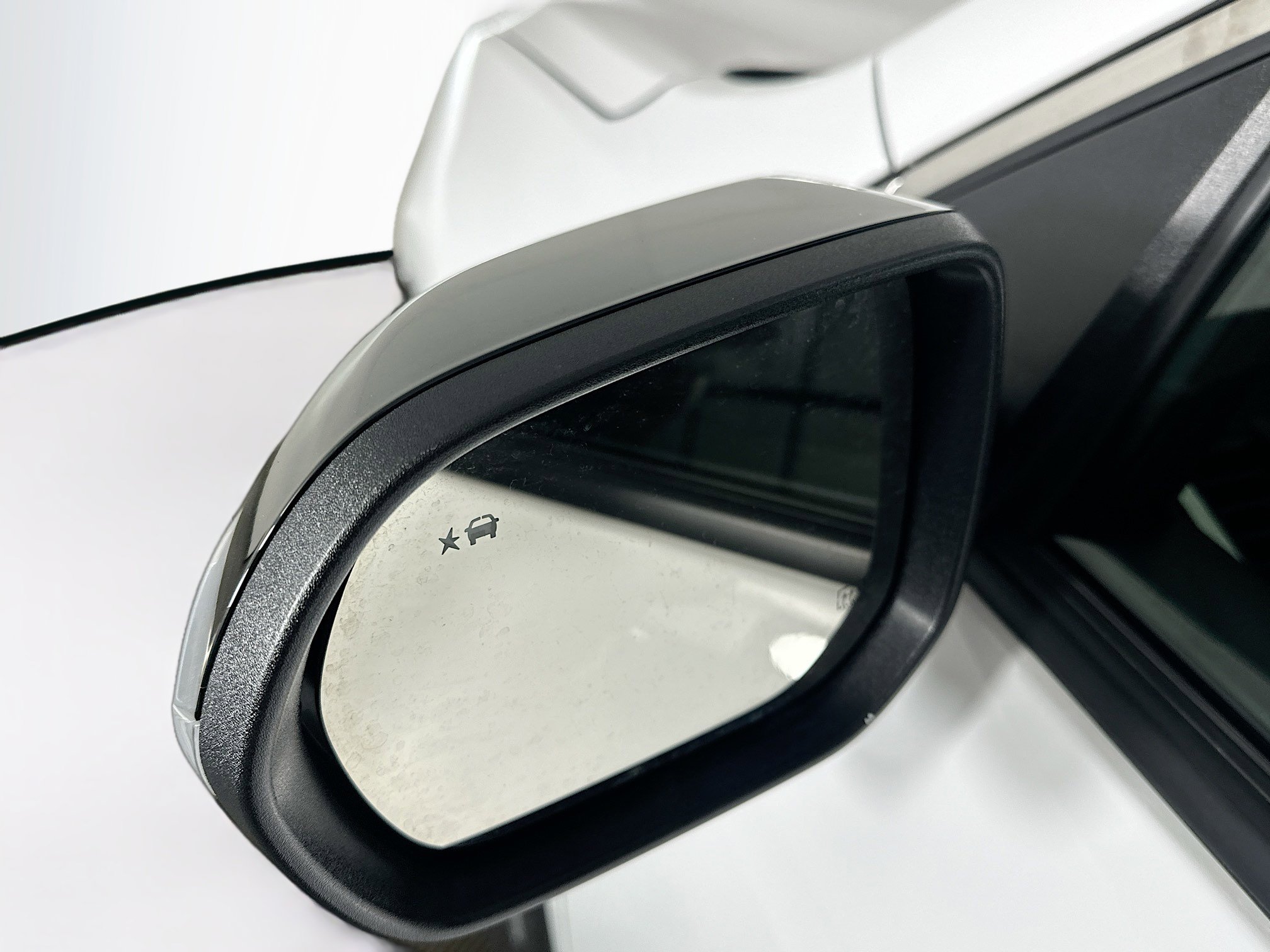 Used 2025 GMC Acadia Elevation image 16