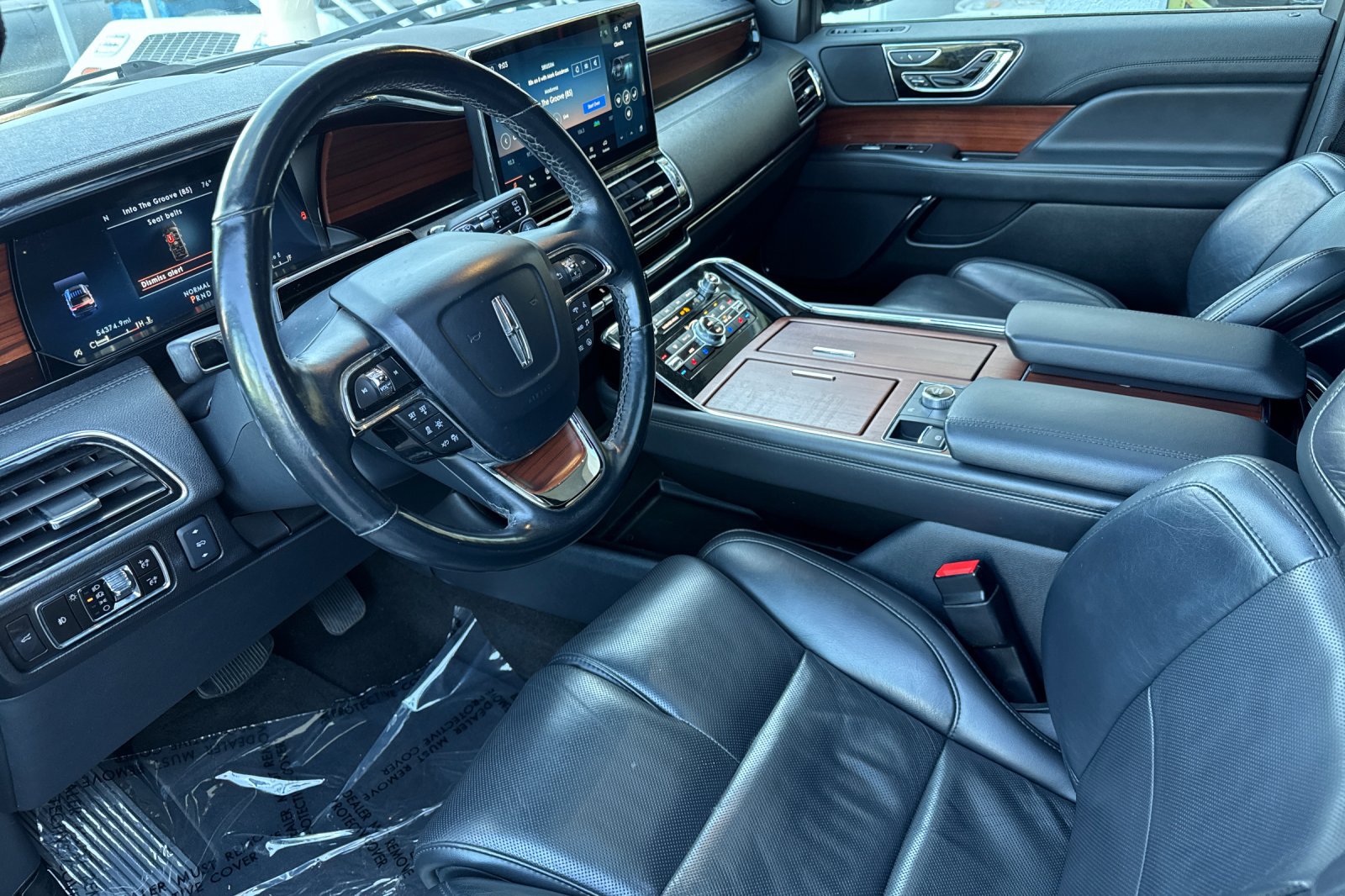 Certified 2023 Lincoln Navigator L Reserve AWD/4WD image 10