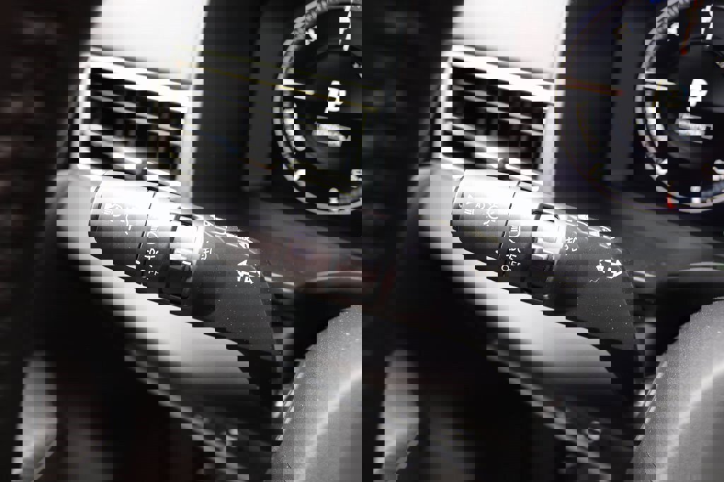 New 2025 Mitsubishi Outlander SE image 15