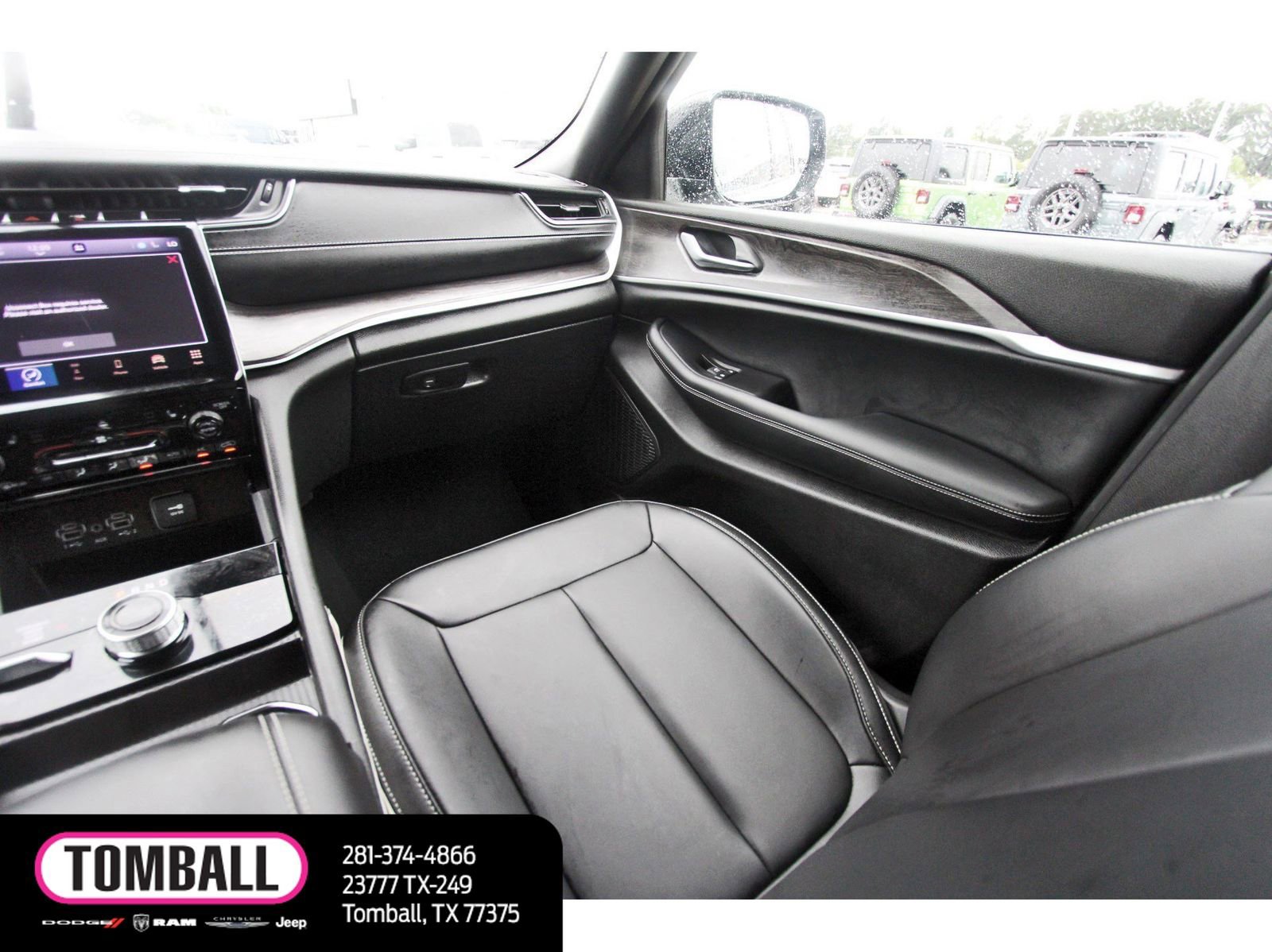 Used 2024 Jeep Grand Cherokee Limited w/ Black Appearance Package AWD/4WD image 11