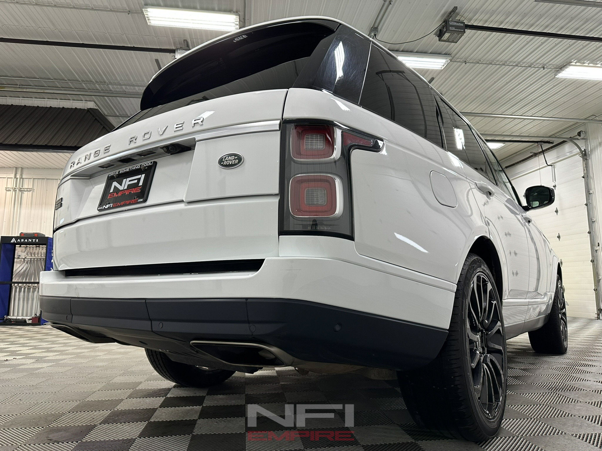 Used 2018 Land Rover Range Rover Supercharged AWD/4WD image 19