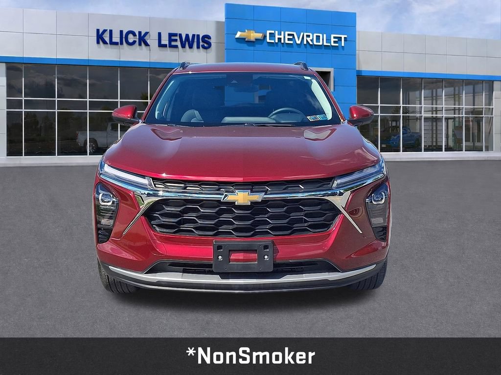 Used 2024 Chevrolet Trax LT w/ Driver Confidence Package FWD image 2
