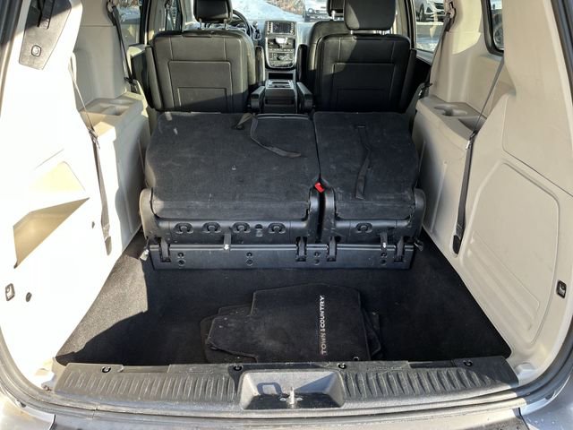 Used 2016 Chrysler Town & Country Touring image 21