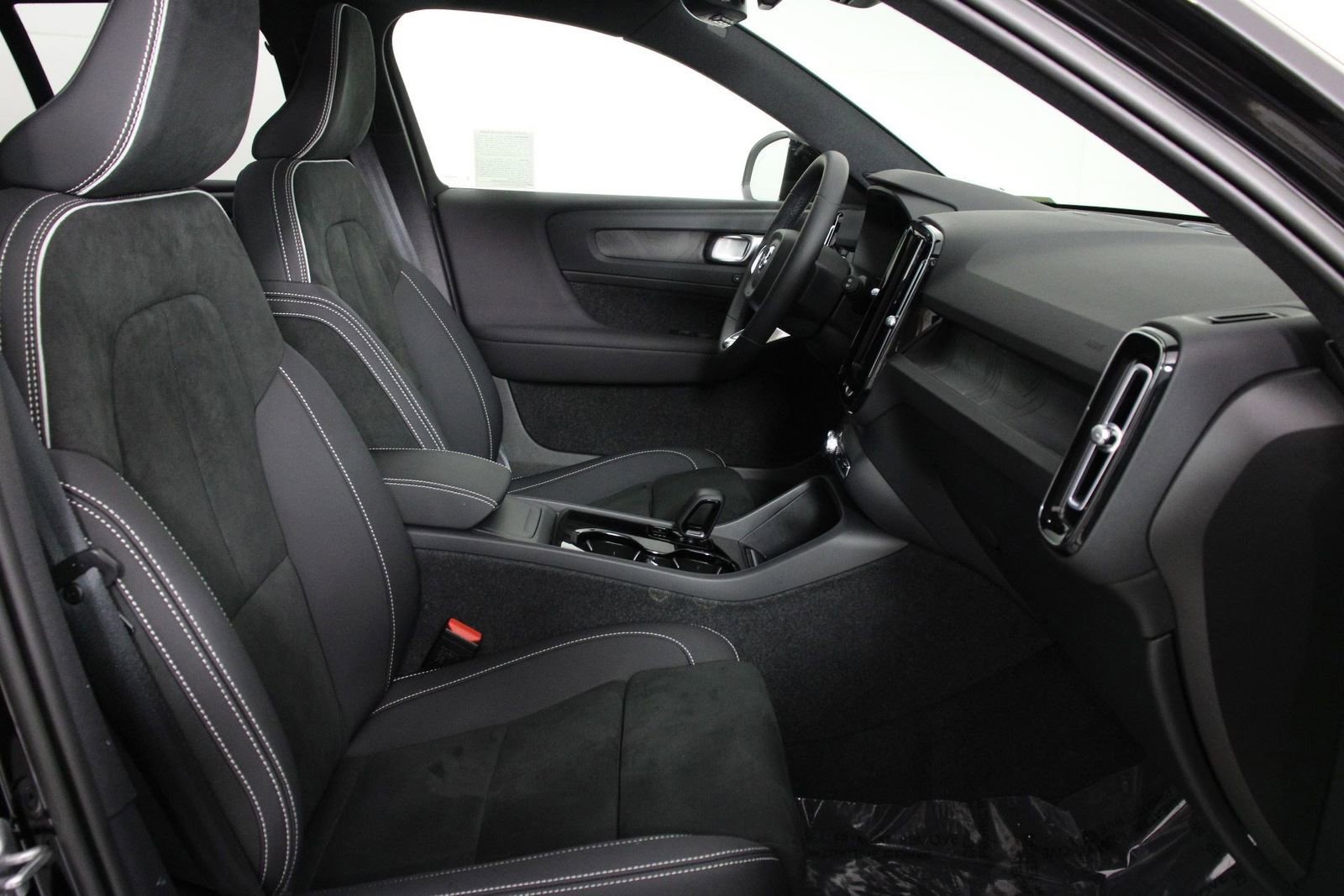 Certified 2023 Volvo XC40 Recharge Ultimate image 27