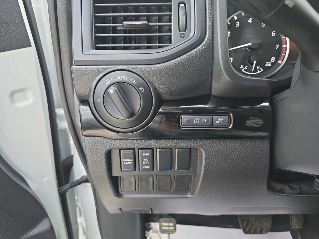 Used 2024 Nissan Titan SV w/ SV Convenience Package image 29