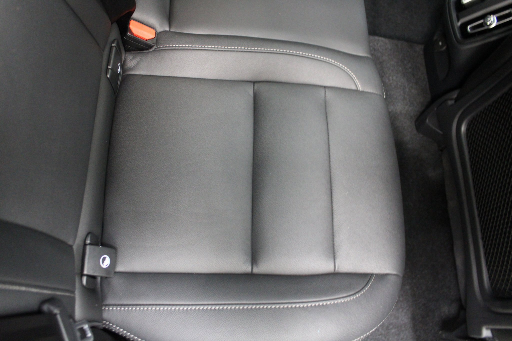 Used 2025 Volvo XC40 B5 Plus image 21
