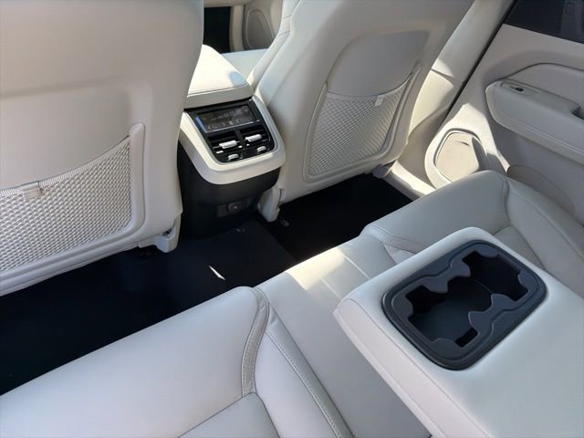 New 2026 Volvo XC60 B5 Ultra w/ Protection Package Premier AWD/4WD image 9