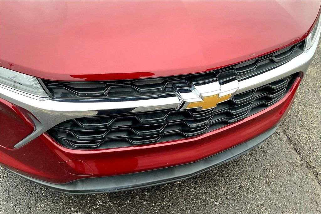 Used 2025 Chevrolet Trax LS FWD image 32