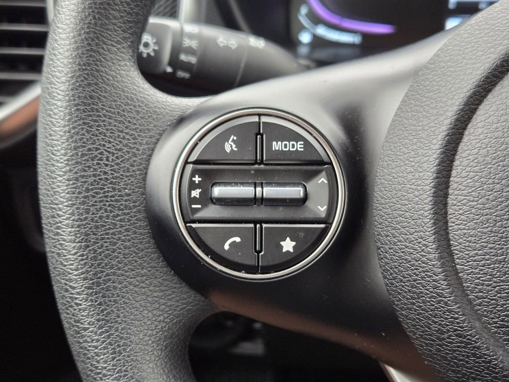 Certified 2025 Kia Soul LX w/ LX Technology Package FWD image 27
