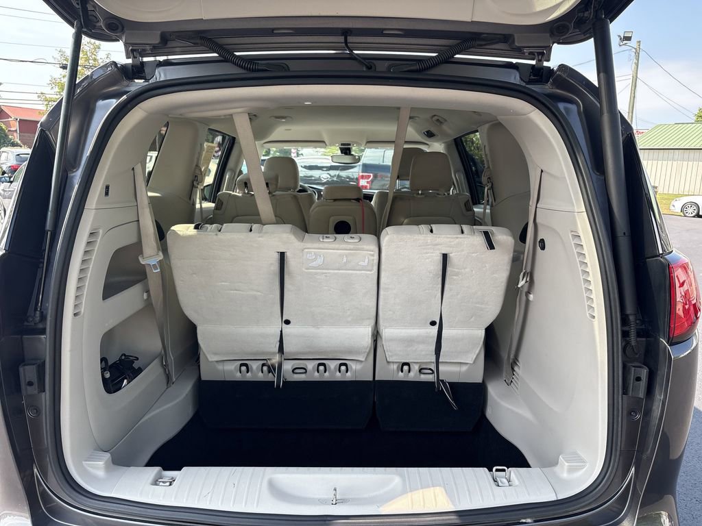 Used 2017 Chrysler Pacifica Touring image 32