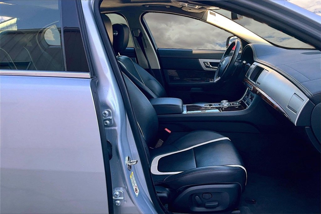 Used 2012 Jaguar XF Portfolio image 28