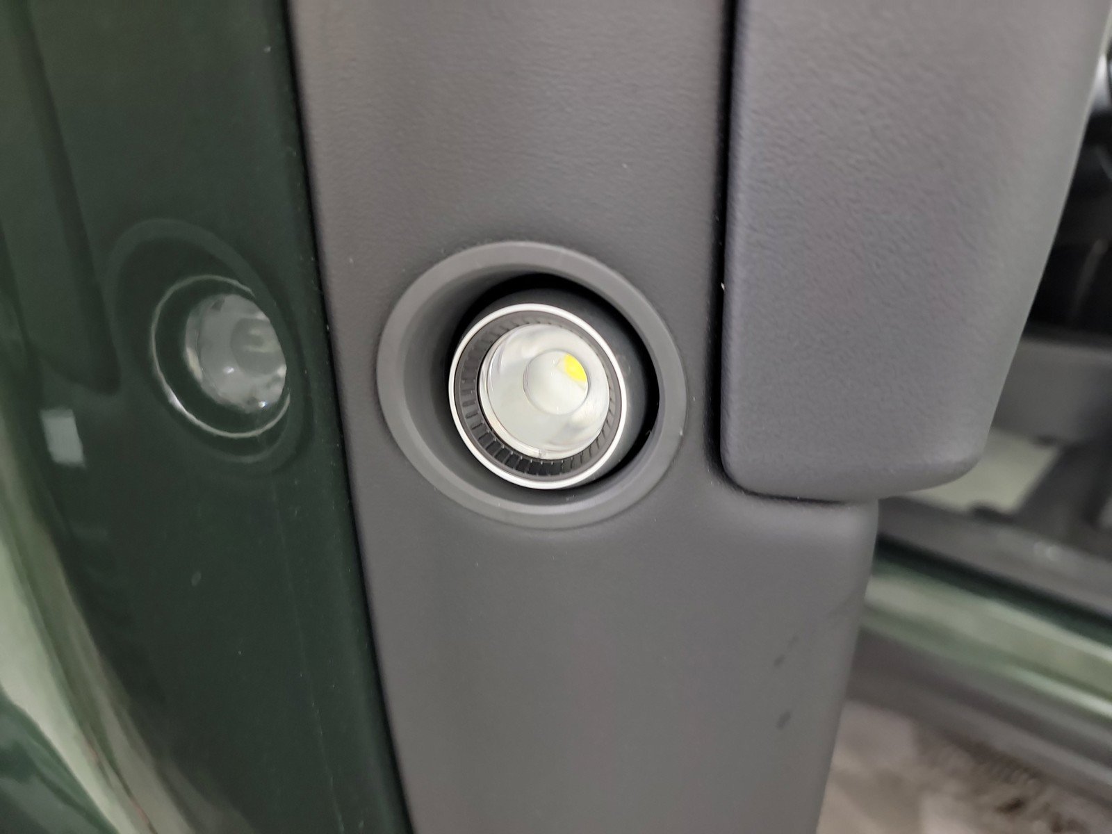 Used 2024 Rivian R1S Adventure AWD/4WD image 32