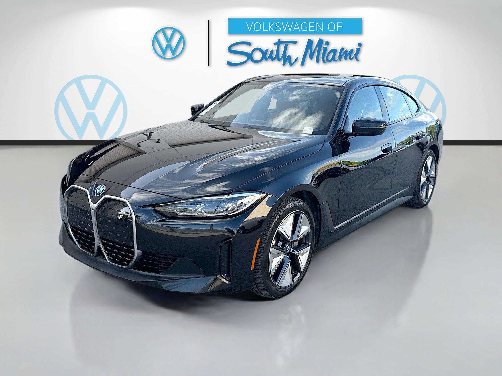 Used 2023 BMW i4 eDrive40 w/ Parking Assistance Package image 3