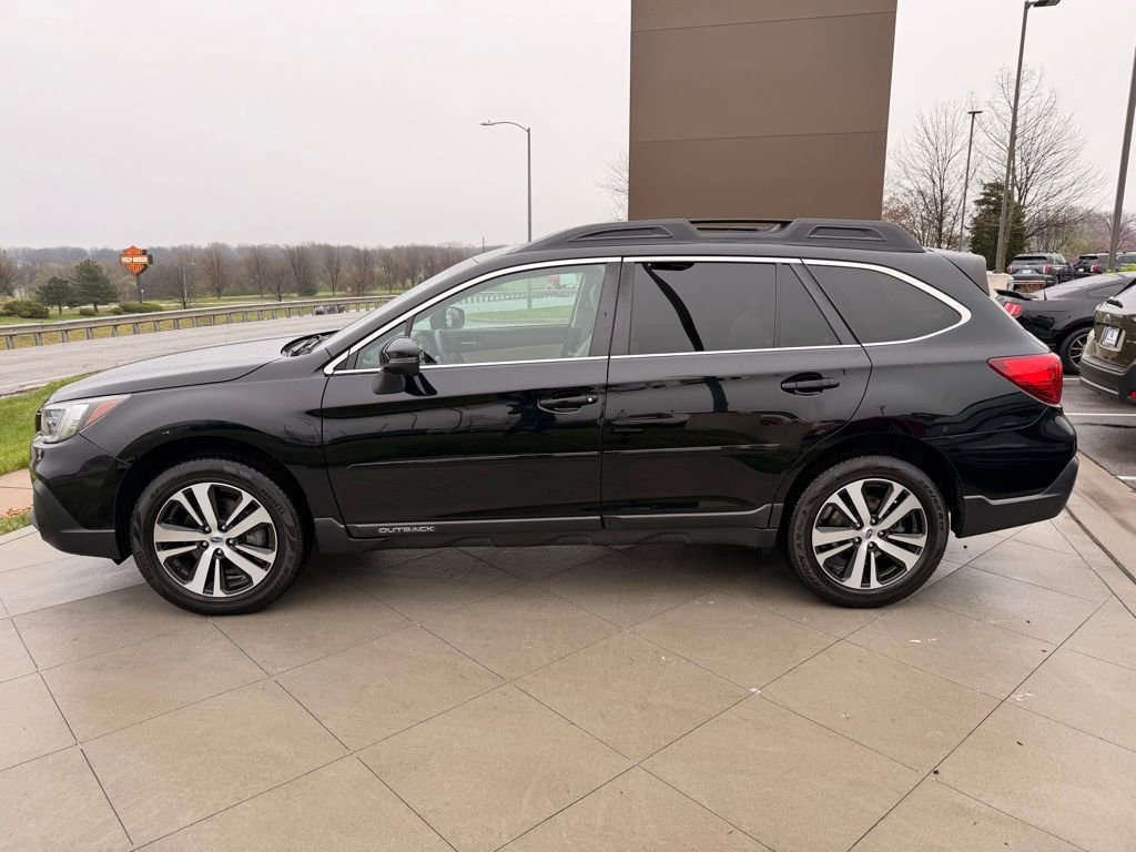 Used 2018 Subaru Outback 2.5i Limited AWD/4WD image 3