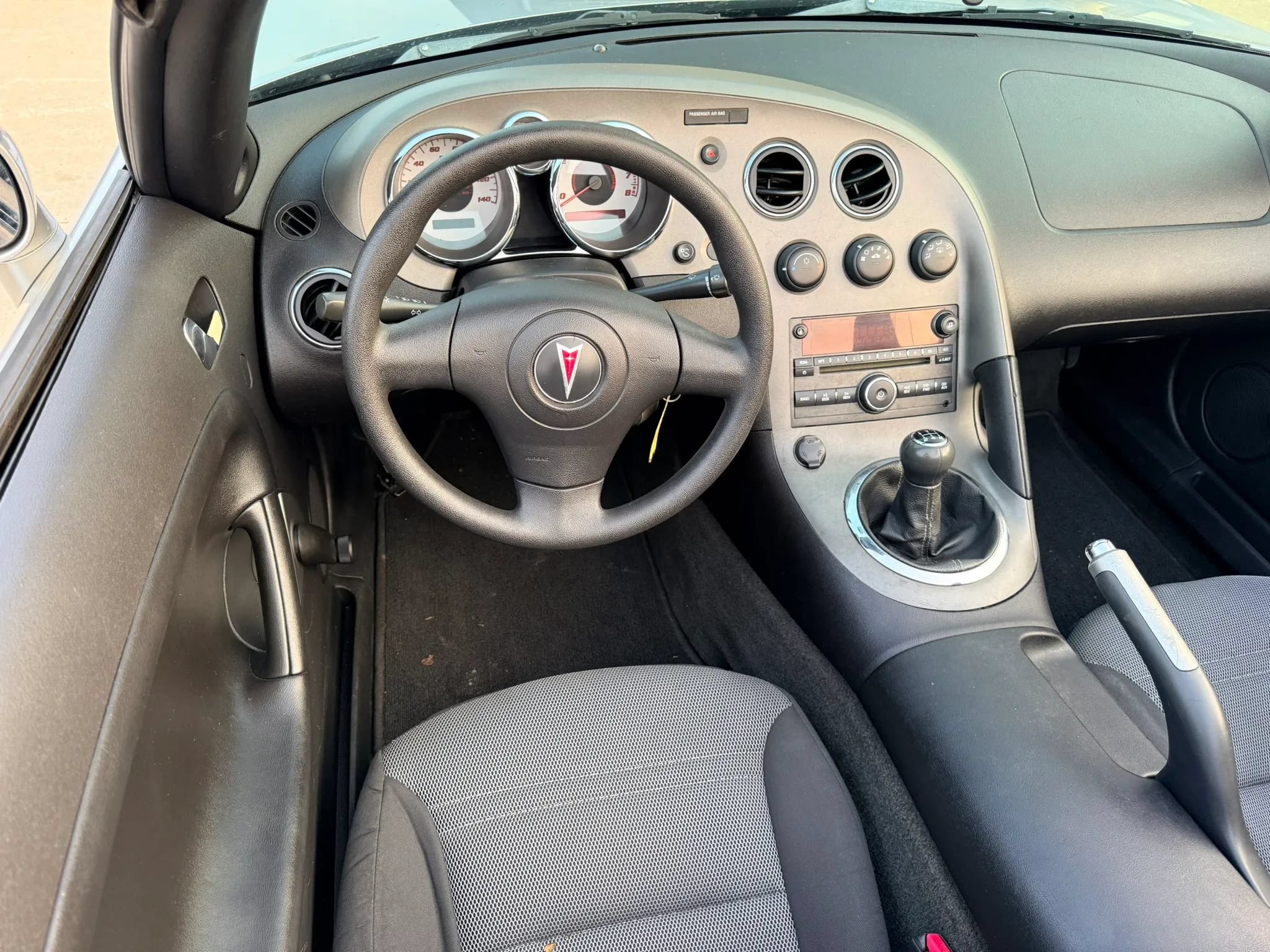 Used 2007 Pontiac Solstice Convertible RWD image 8