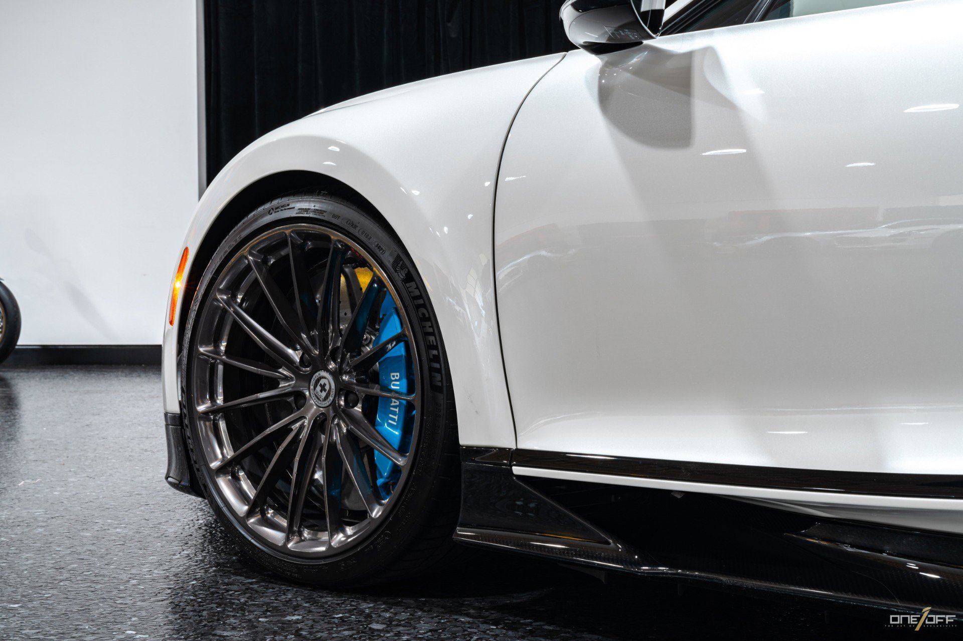 Used 2019 Bugatti Chiron image 25